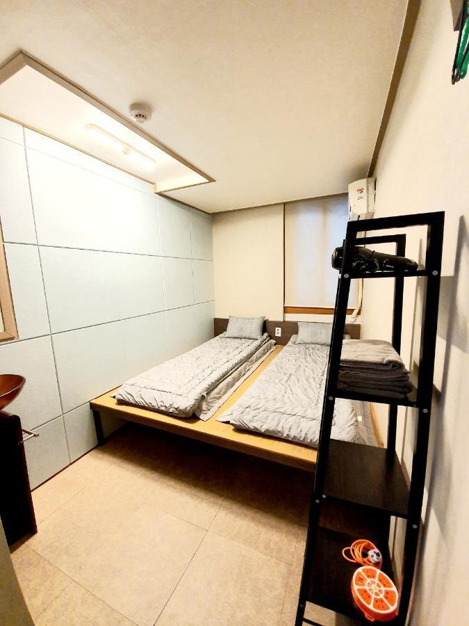 Twin Panda Guesthouse Сеул Екстер'єр фото