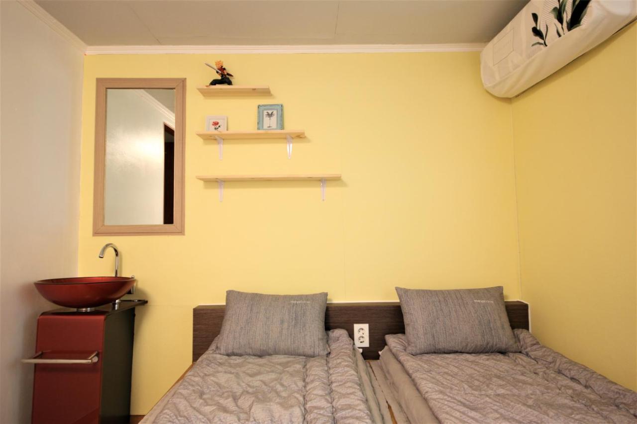 Twin Panda Guesthouse Сеул Екстер'єр фото
